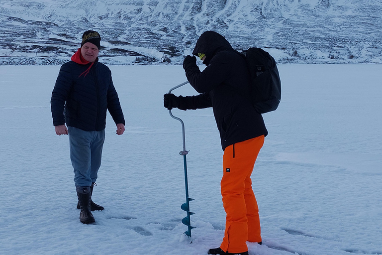 Akureyri: Eisangeltour mit heißem Kakao