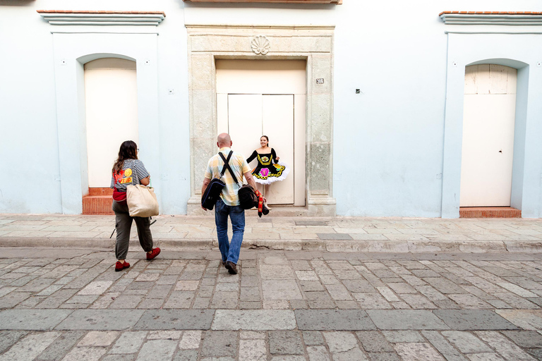 Oaxaca: Photography Shoot with Ballerina and Guide