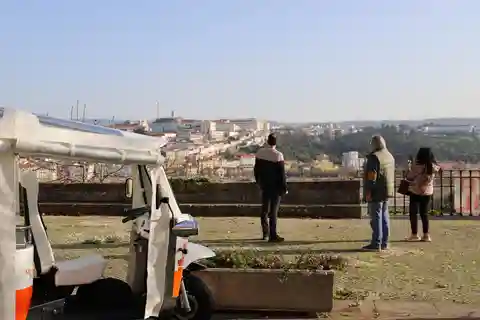Coimbra : Aventure amusante en TukTuk électrique. Hôte local et multilingue