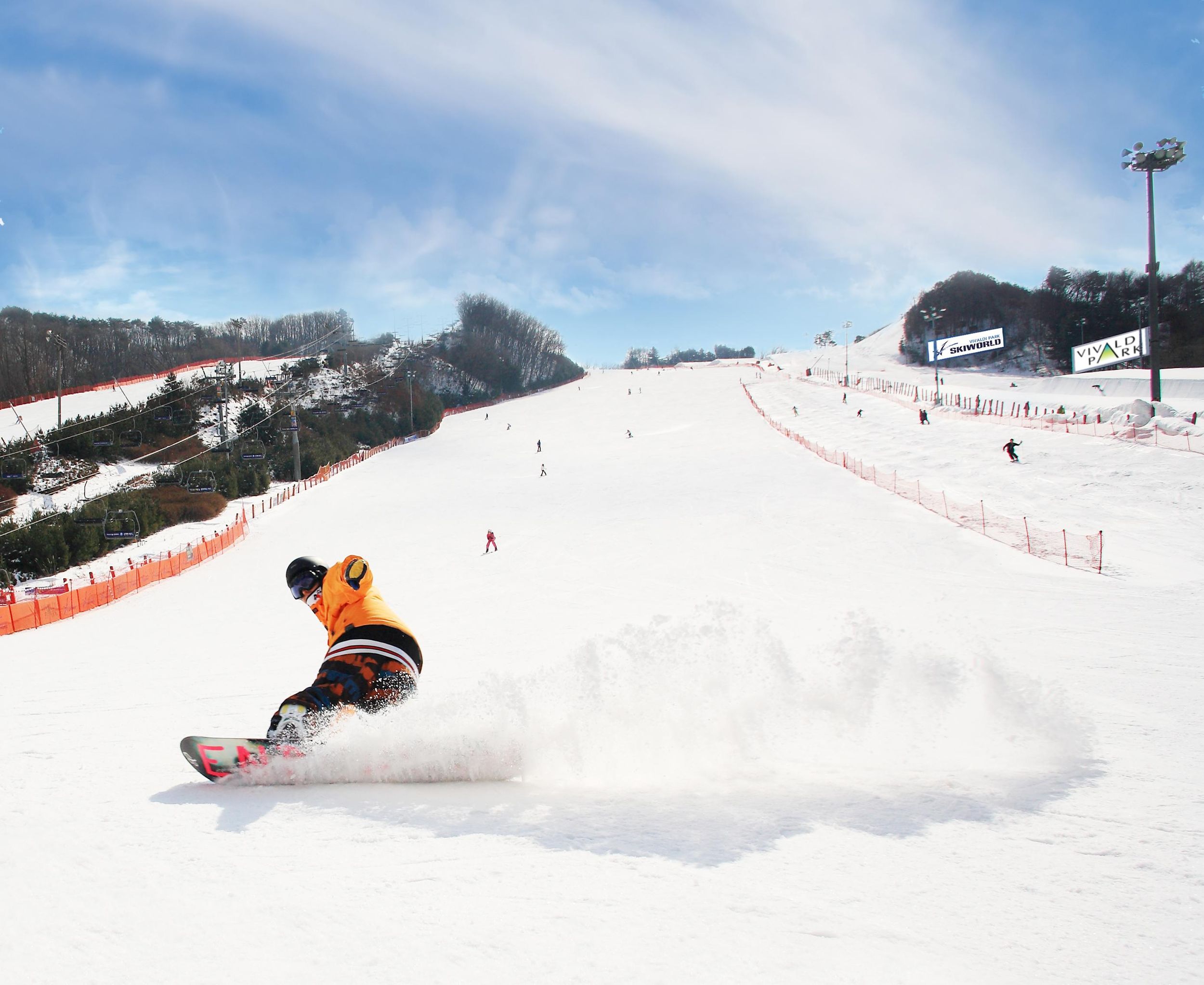 Seoul: Vivaldi Park Winter Ski with Eobi Ice Valley Day Tour