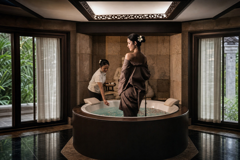 Chiang Mai: Body Scrub Hot Herbal Ball Massage & Aroma Oil 150 mins Body Scrub Hot Herb + Deep Warm Aroma Oil (Nimman)