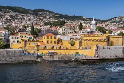 Excursión: Historia, Tradición y Sabores de Funchal