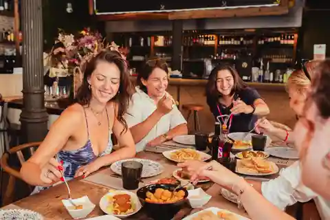 バルセロナ：少人数グループでのゴシック、タパス、チュロスツアー！