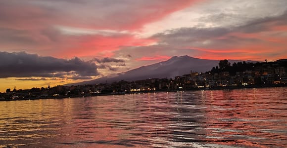 Giardini Naxos: Sunset Boat with Dolphins, Drinks & Dance
