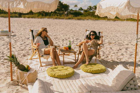 Miami: Petite Romance Private Beach Lounge and Picnic Set Up 2-Hour Picnic