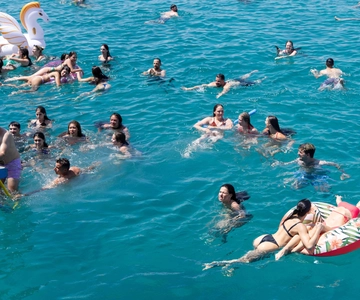 Athens:Swimming Cruise with Live DJ, Lunch,Wine & SoftDrinks