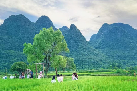 阳朔：天际线山脊、玉龙江和十里画廊阳朔：天际线山脊、玉龙河和十里画廊