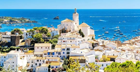 Hello Cadaques: Private 2h Intro City Walk with Local Guide