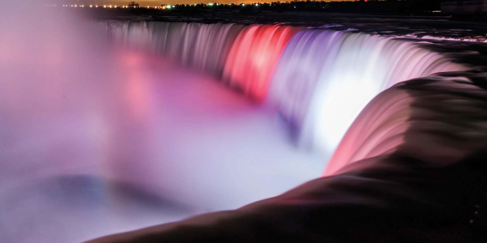 Niagara Falls, USA: Nightlight Experience with Fireworks