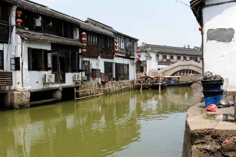 Zhujiajiao e Shanghai: tour per piccoli gruppi dalla città d&#039;acqua allo skyline