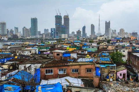 Caminhada na favela de Dharavi, em Mumbai