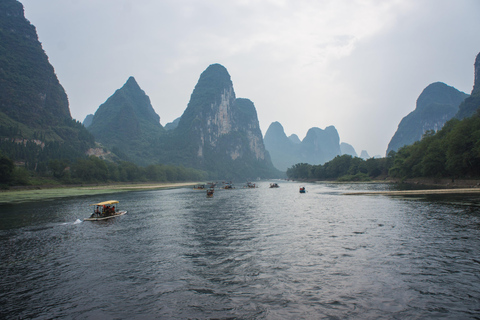 Yangshuo: tour all&#039;alba sul monte Xianggong e rafting sui bambù