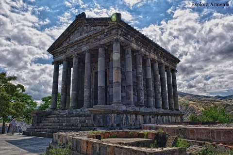 Excursión de un día privada de invierno al Templo de Garni, Geghard y el Lago Sevan