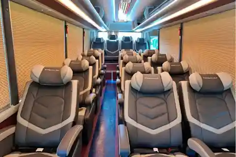 Hanoi: Traslado a/desde la Bahía de Halong en autobús limusina