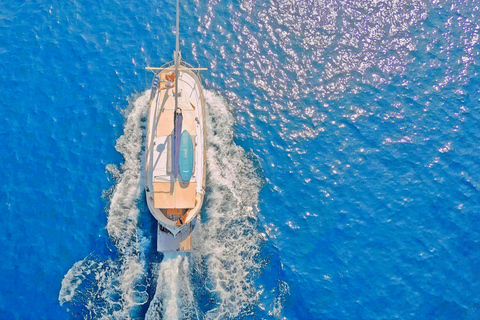 Palma: Private Classic Mallorcan Boat Tou Palma Bay: Cruise to Sea Caves or Calas with tapas & drinks