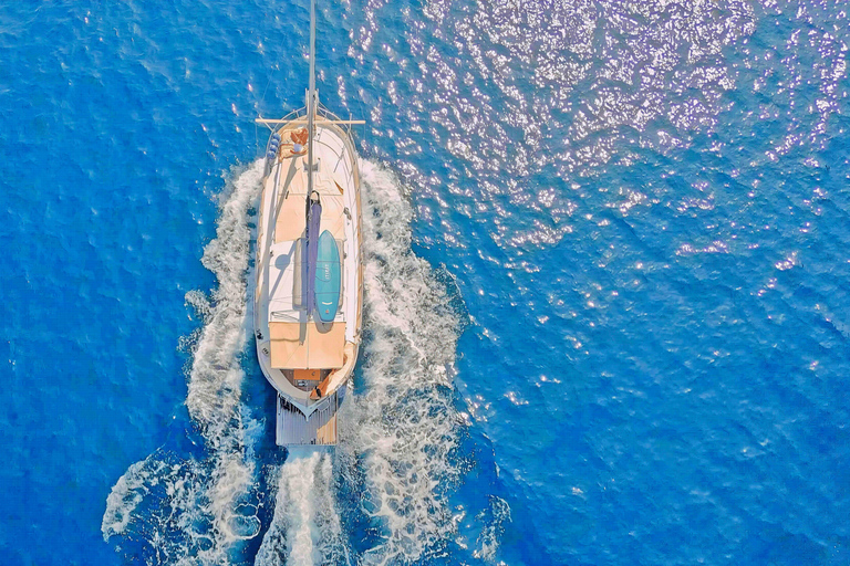 Palma: Private Classic Mallorcan Boat Tou Palma Bay: Cruise to Sea Caves or Calas with tapas & drinks