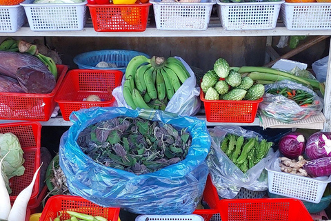 Hue: tour gastronomico a piedi con guida localeTour gastronomico di Hue con guida locale