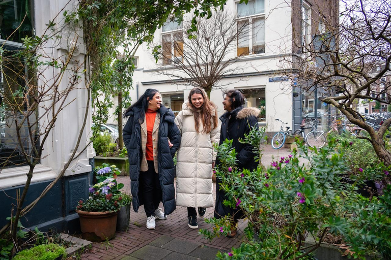 Amsterdam: Professional Photoshoot in the Canals Premium Photoshoot (30-40 photos)