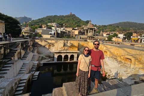 Jaipur: Small Group Tour with Transfers and Guide