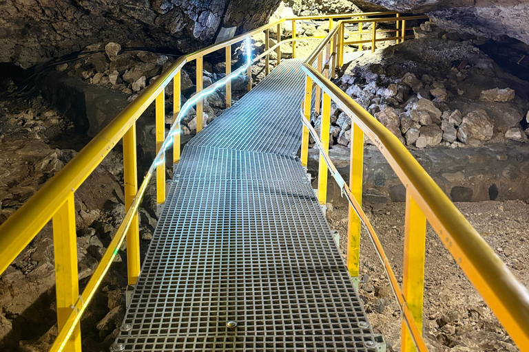 Sinaia: Ialomita Cave and Bucegi Mountains Tour