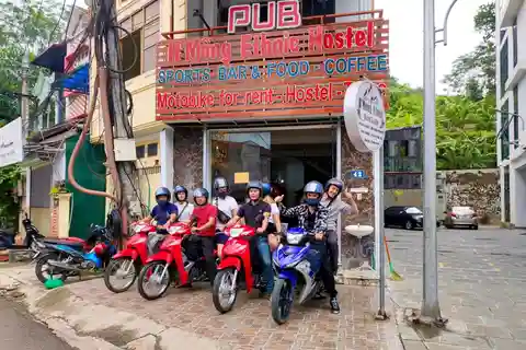 Bucle de 2 días y 1 noche por Ha Giang con HMong Ethnic Travel