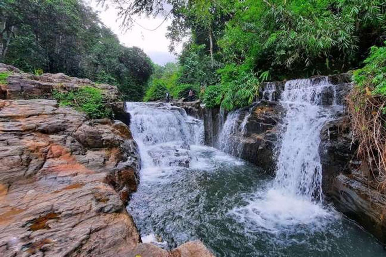 From Colombo: Seethawaka Gardens and Waterfall Day Trip
