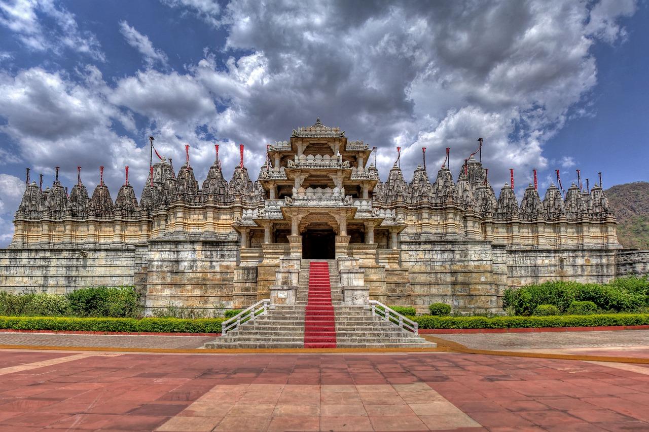 Pushkar: Tagestour zum Ranakpur-Tempel mit Mittagessen