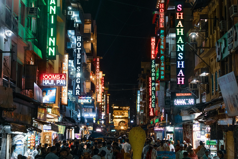 Delhi : expérience de visite guidée shopping avec une experte féminineVisite guidée exclusive d'une jounée complète avec une guide féminine