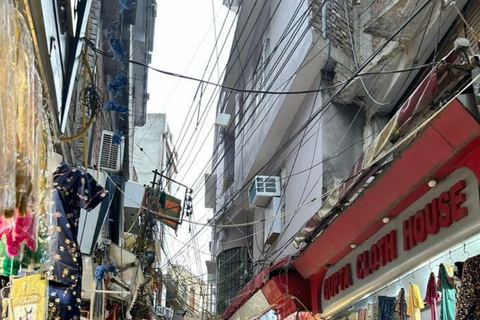 Delhi: Old Delhi Heritage Walk+Rikshaw Ride & Spice Market