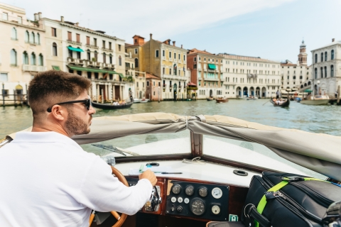 Venedig: Wassertaxi-Transfer vom Flughafen Marco PoloOne-Way-Transfer vom Hotel zum Flughafen – Nachts