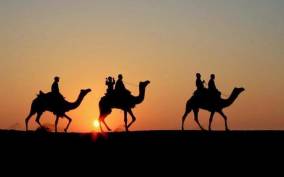Marrakesh:Agafay Desert Sunset, Camel Ride, Dinner with show
