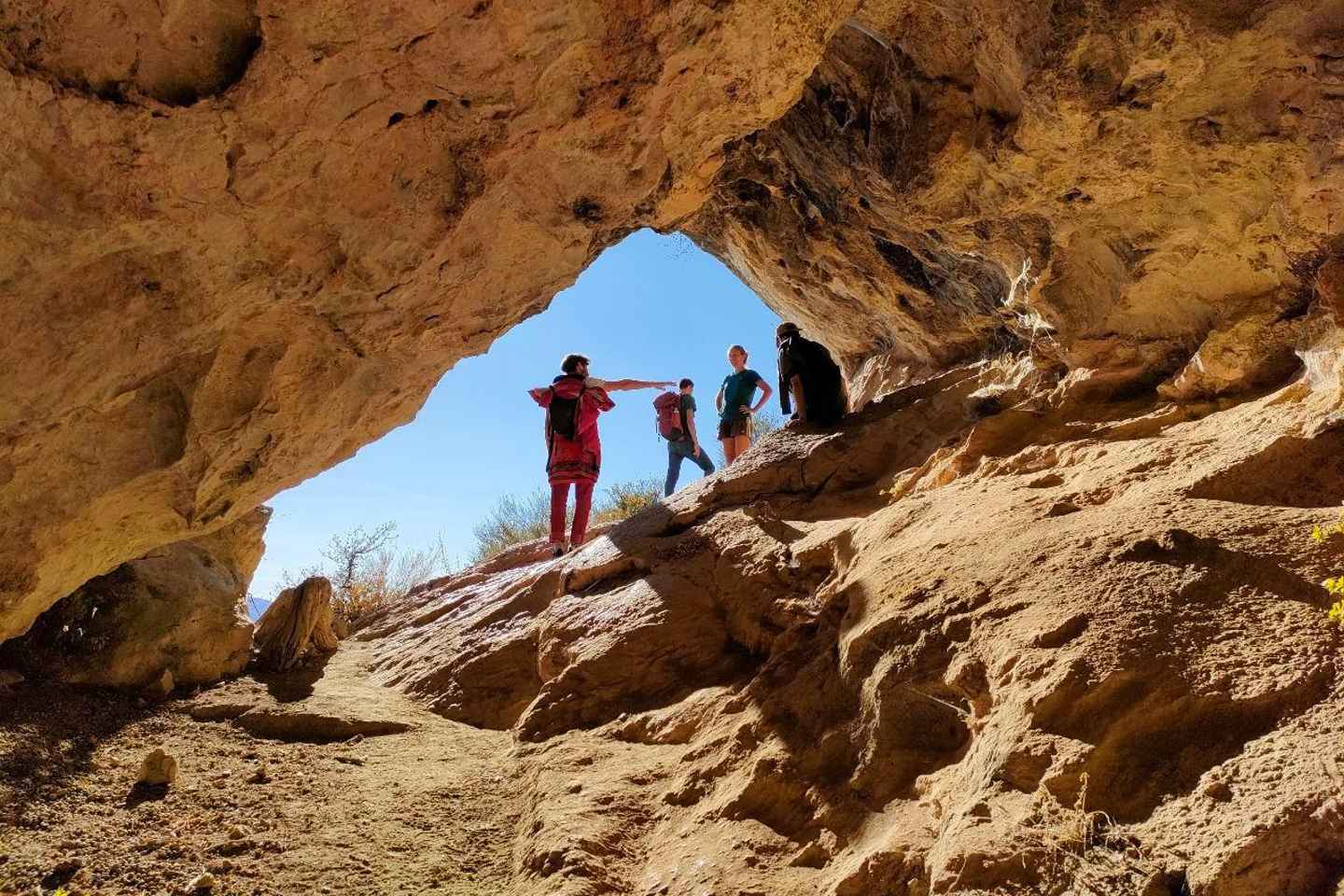 Vertigo hike: the Trou de l'Argent cave from Sisteron