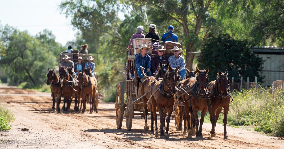 Outback Guide Person Outback Queensland: Longreach Storytelling Holiday - 3 day | GetYourGuide