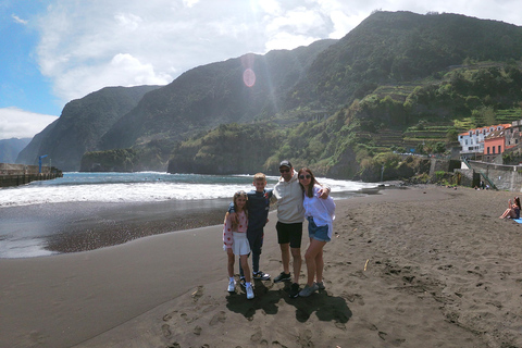 Excursión Privada a las Piscinas Naturales y Cascadas de Porto Moniz