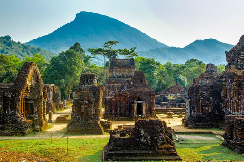 Excursión de un día a las Montañas de Mármol, la Dama de Buda y la Tierra Santa de Mi HijoServicio de recogida en Da Nang