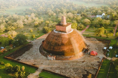 Colombo: 4-Day Cultural Triangle Tour with Wilpattu Safari