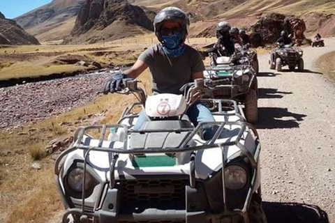 Quad-Bike-Ausflug zum Rainbow Mountain.