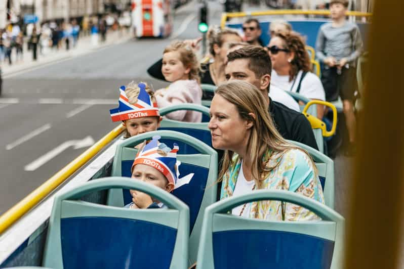 london bus tour live commentary