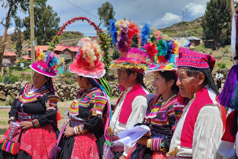 Puno : excursion d&#039;une journée aux îles flottantes d&#039;Uros et à l&#039;île de Taquile