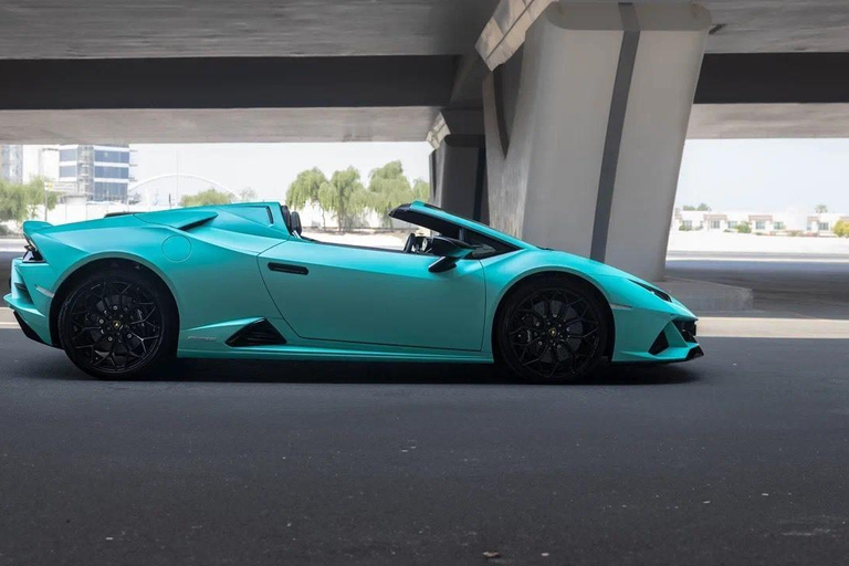 Experience Dubai in a Lamborghini