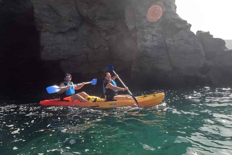 Mogán: Geführte Kajaktour zu den Höhlen und Schnorcheltour. Foto: GetYourGuide Mogán: Geführte Kajaktour zu den Höhlen und Schnorcheltour. Foto: GetYourGuide