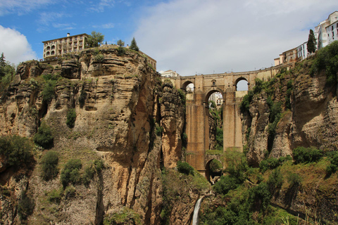 Von Malaga aus: Ronda y Setenil de la Bodegas Tagestour mit dem Bus