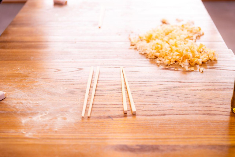 Osaka: Chopstick-Making Workshop with Local Instructor
