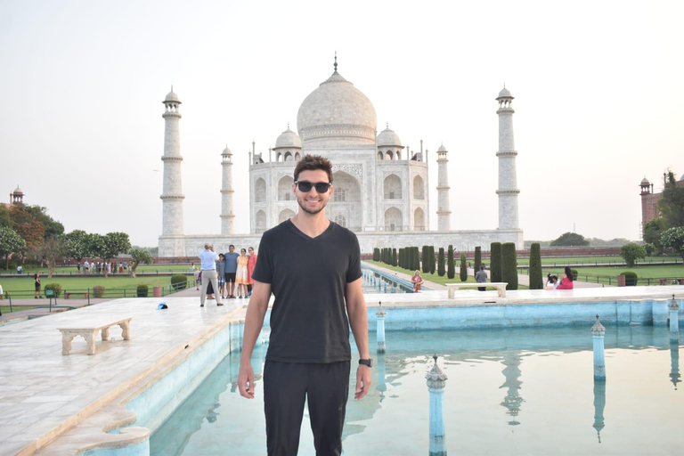 Agra: Taj Mahal Sunrise Tour with Breakfast Private Tour with Breakfast