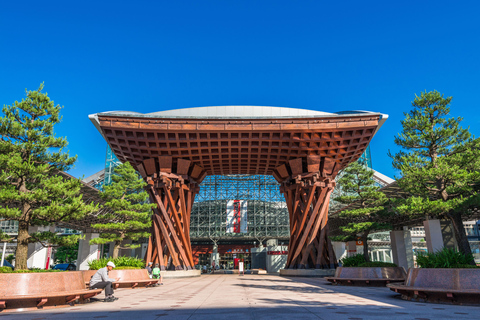 3-Hour Kanazawa Tour: Omicho Market, Castle, and Garden