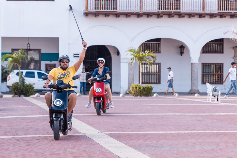 Cartagena: Motorcycle rental in the walled center