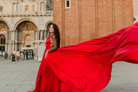 Venice: Flying Dress Photoshoot with video option Standard: 45 mins | 20 photos