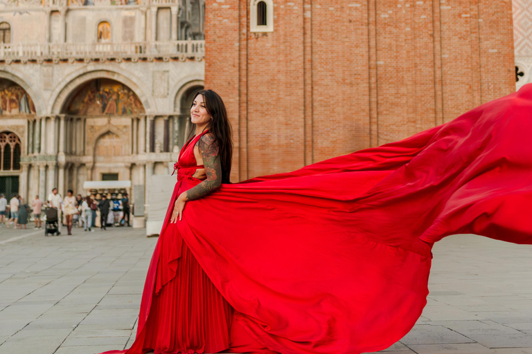 Venice: Flying Dress Photoshoot with video option Standard: 45 mins | 20 photos