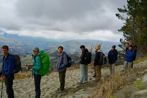 Quito: Quilotoa Loop 4-Day Trekking Tour with Guide Without hostel bookings