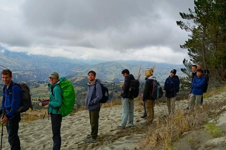 Quito: Quilotoa Loop 4-Day Trekking Tour with Guide Without hostel bookings